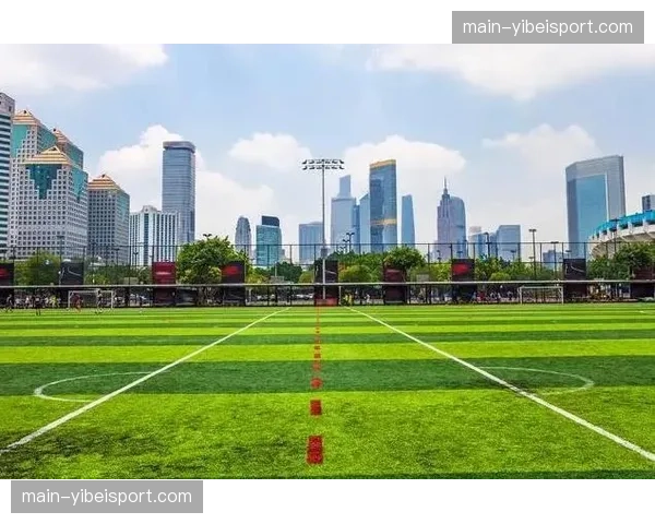 专业足球场建设动态：重庆两江足球场通过竣工验收，预计下半年启用。